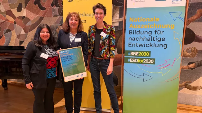 20260416 IZNE Auszeichnung nachhaltige Bildung Foto IZNE