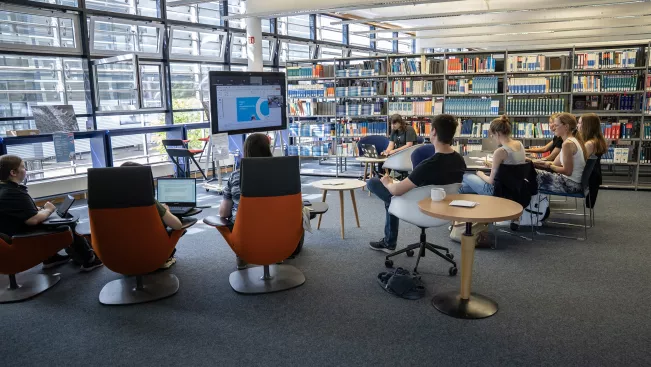 Hybride Schulung am Längsten Schreibtag, Bibliothek Rheinbach