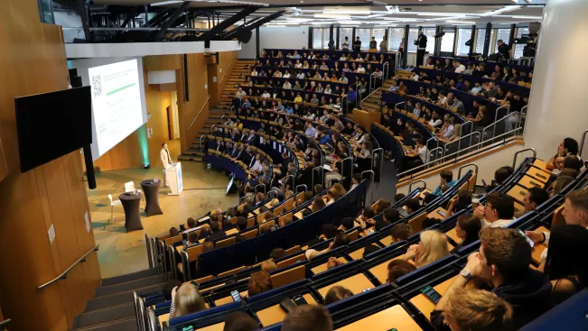 H-BRS-Willkommen-WS2026-27-Hörsaal