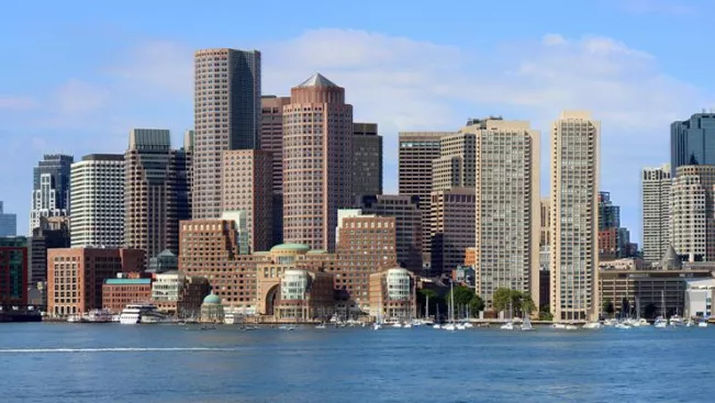 boston_skyline_cc_by_3.0_photo_rokker_wikimedia_commons_edit_teasercut.jpg (DE)