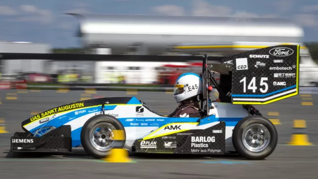 brs_motorsport_rennwagen_waehrend_der_fahrt_hockenheim_202108_foto_elena_schulz.png (DE)