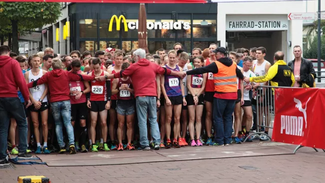 dhm2017-strassenlauf_start_foto_eva_tritschler_9778.jpg (DE)