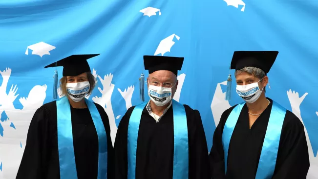 dreharbeiten_ersatzfilm_absolventenfeier_foto_juri_kuestenmacher_118.jpg (DE)