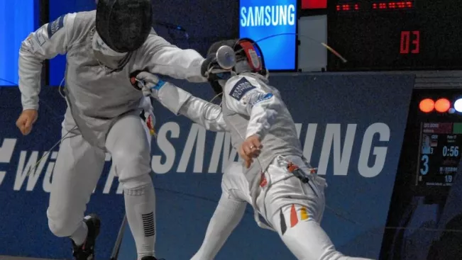 fechten_h-brs_student_sebastian_bachmann_in_aktion_2015.png(DE)