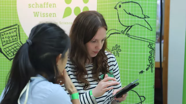 forum_citizen_science_markt_der_moeglichkeiten_sta_20220512_juri_kuestenmacher_45.jpg (DE)