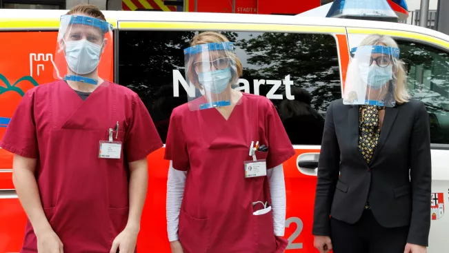 gesichtsschilde_gfo-klinikpersonal_2020-06-10_foto_eva_tritschler_7089.jpg (DE)