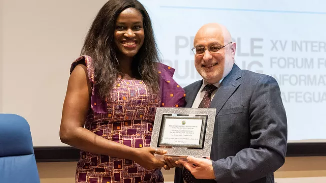 Green-Accord-Panel-08_Preisübergabe_Katharina-Seuser_FBEMT_2019-03_Foto-Associazione-Culturale-Greenaccord (DE)