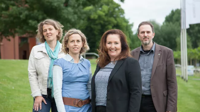 gross-iris_buchholz-christine_schroeder-andrea_winzker-marco-0612.jpg (DE)