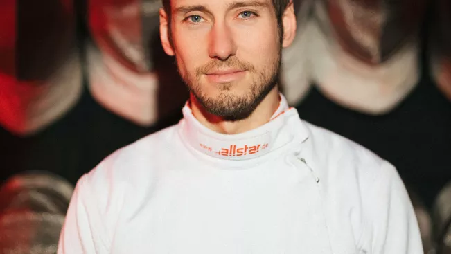 hartung-max_saebel_portraet_foto_sebastian_kortmann_quadrat.jpg (DE)