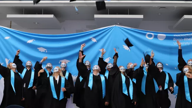 huetewerfen_film_absolventen2020_cut_foto_juri_kuestenmacher_87.jpg (DE)