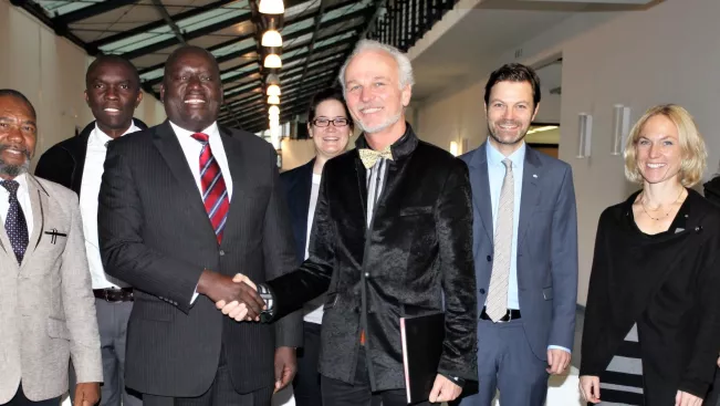 koopvertrag_tansania_ifm_h-brs_20181206_foto_eva_tritschler_3550_cut.jpg (DE)