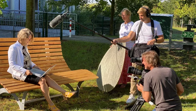 meine-hochschule-ist_filmszene_2020_vp_iris_gross_cut_foto_dominik_pieper.jpg (DE)