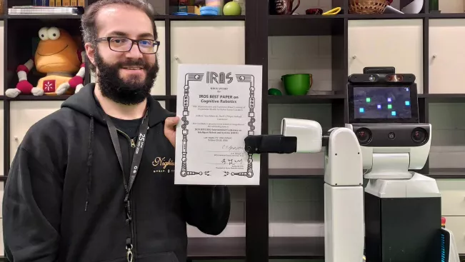 mitrevski-alex_iros_2020_best_paper_award_2020-11-07_foto_alex_mitrevski.jpg (DE)