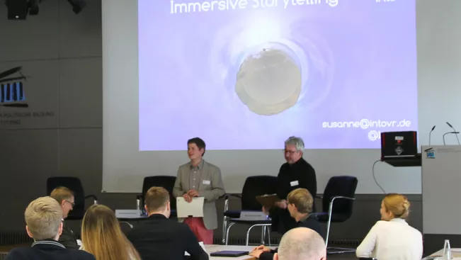 Die Tagungsleiter Sebastian Haas und Andreas Schümchen bei der Eröffnung©Beate Winterer(APB) (DE)