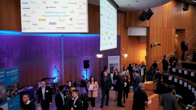 h-brs_stipendienfeier_2019_webres_040.jpg (DE)