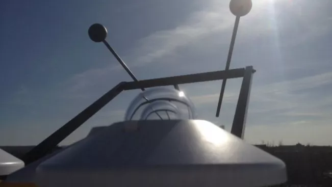 Pyranometer des Sun Trackers zur Messung von Global-, Diffus- und Direktnormalstrahlung  (Detailansicht). (DE)