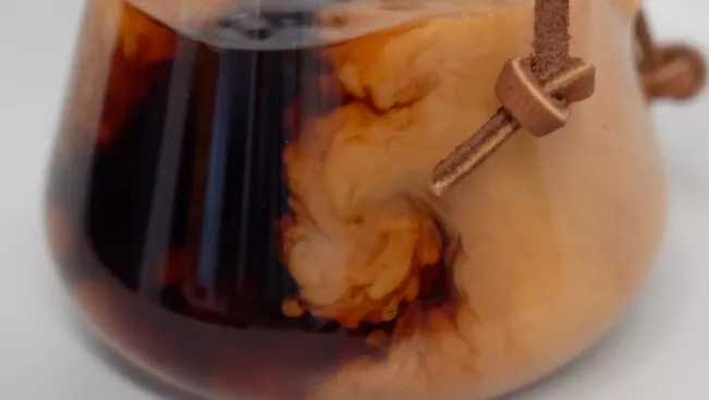 Lattice-Boltzmann-Methode_Kaffee_Milch_Turbulenz.jpg (DE)
