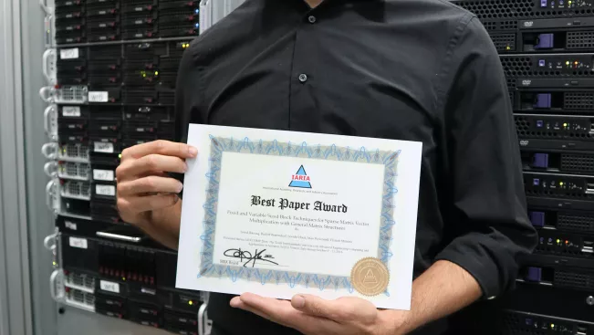 2016-12-13_fbinf_best_paper_award-javed_razzaq_kw_00101.jpg (DE)