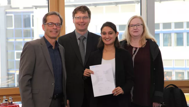 2017-11-22_peters-theo_herpers-rainer_singh-usha_promostipendiatin_vp_geissler-margit_foto_tritschler_1548.jpg (DE)