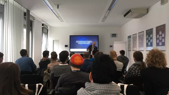 20180410_fbinf_bsi_exkursion_img_6350.jpg (DE)