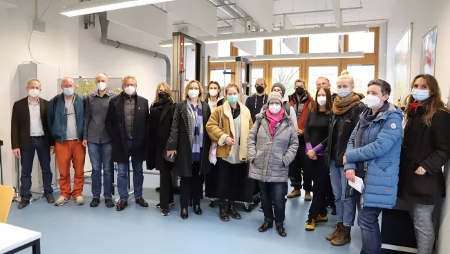 2022-03-31_alanus_und_hlb_zu_besuch_im_tree.jpg (DE)