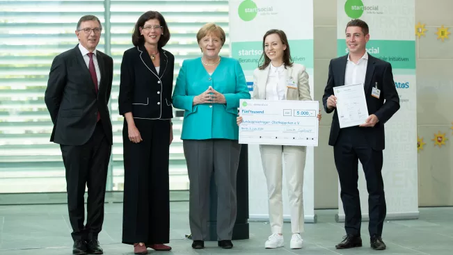 alumni-initiative_obstkaeppchen_bundspreistraeger_startsocial-wettbewerb_2019-06-03_foto_startsocial_e.v._thomas_effinger.jpg (DE)