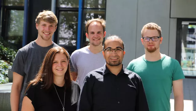 azubis_der_h-brs_sta_draussen_20190801_foto_juri_kuestenmacher_22_favorit.jpg (DE)