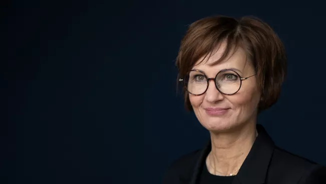 bettina_stark-watzinger_2022_foto_bmbf_hans-joachim_rickel_teasercut.jpg (DE)