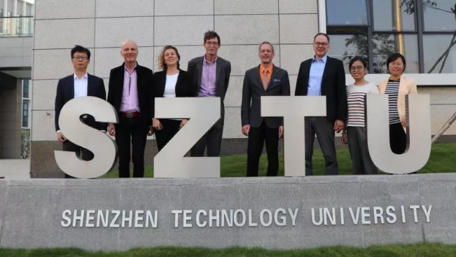 chinareise2019_teasercut_gastgeber-mit-delegation_3080.jpg (DE)