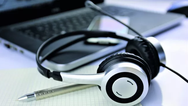 notebook und headset colourbox-30316249.jpg (DE)