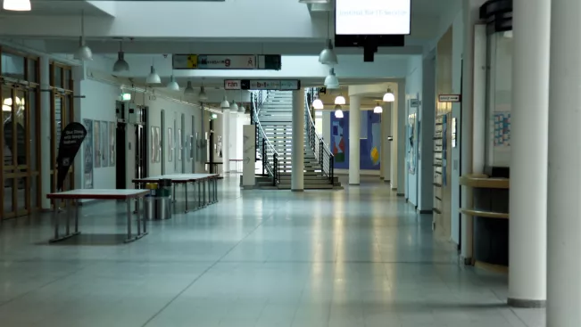 coronabedingte_leere_hochschulstrasse_2020-05-19_foto_eva_tritschler_7017.jpg (DE)