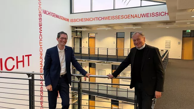 dekan_jochen_sautermeister_uni_bonn_und_hochschulpraesident_hartmut_ihne_01.2022.jpg (DE)