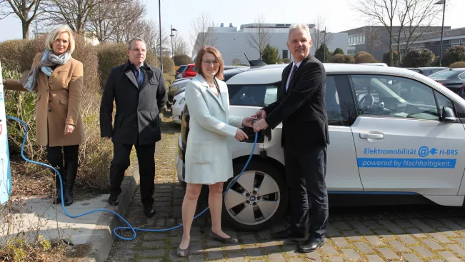 e-tanke_eroeffnung_kanzlerin_rhb_20160310_foto_e._tritschler_img_9965.jpg (DE)