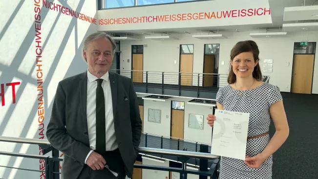 ernennung_hartmut_ihne_professorin_mandy_gieler_1_20042022_foto_daniela_greulich.jpg (DE)