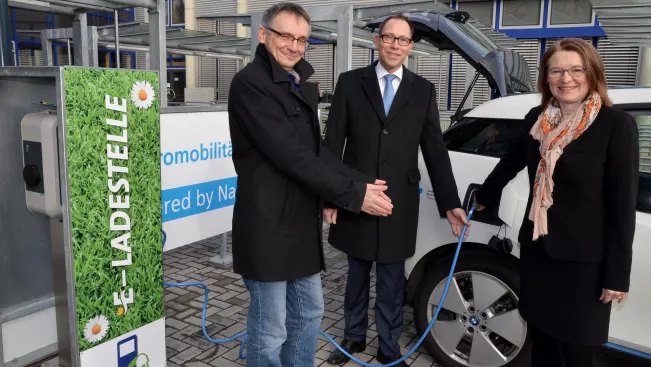 eroeffnung e-tankstelle sta kanzlerin 20160226 foto peter lorber (DE)