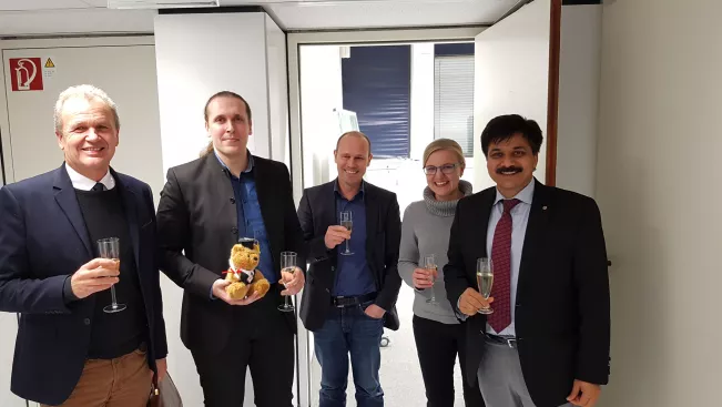 fb05_gruppenbild_nach_erfolgreicher_verteidigung_-_kostyantin_konstantynovski.jpg (DE)