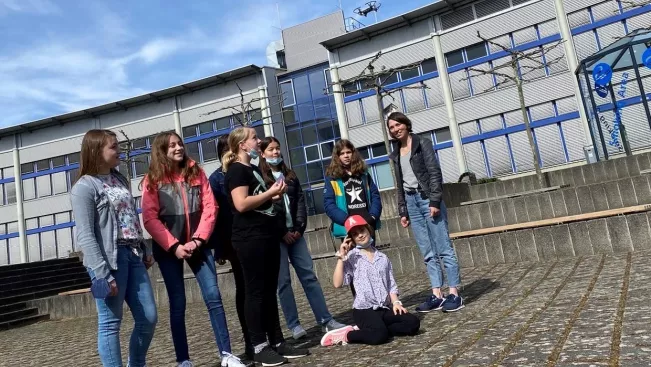 gettogether_osterferienkurs_gesche_neusel_kursteilnehmerinnen_14042022.jpg (DE)