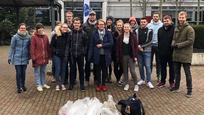 gruppenbild.jpg (DE)