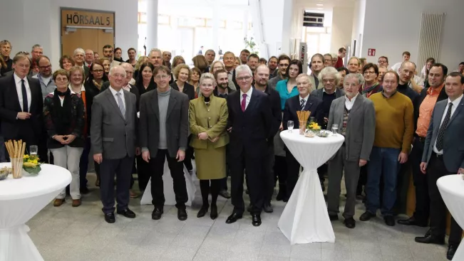 gruppenbild_abschied_prof._knupp_sta_foto_e._tritschler_9901.jpg (DE)