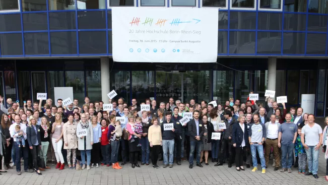 Gruppenbild_Alumnibrunch 20.Juni2015.jpg(DE)