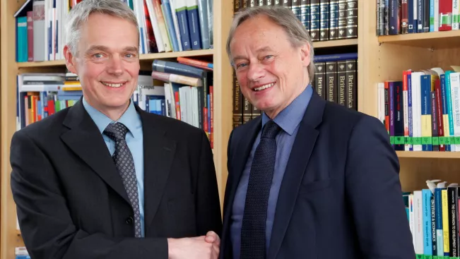 hamer-martin_honprof-izne_ihne-hartmut_urkunde_2019-05-13_foto_eva_tritschler_5099.jpg (DE)