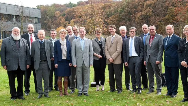 landesrektorenkonferenz_vorstandswahl_gruppenbild_20151105_foto_bremkens_hochschule_bochum.jpg (DE)