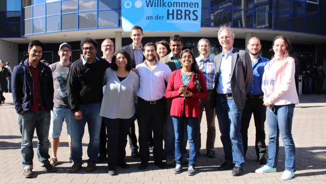 mas-alumni_bei_alumnitagung_sept_2015_mit_h-brs-mitarbeitern_mas.jpg (DE)
