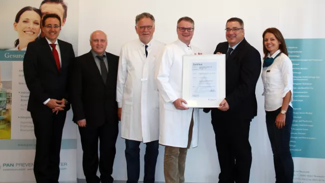 medizintourismus_verleihung_zertifikat_20151029_gross.jpg (DE)