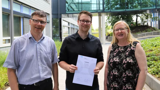 phd_urkunden_fuer_poster_exhibition_20190605_foto_juri_kuestenmacher_22_cut.jpg (DE)