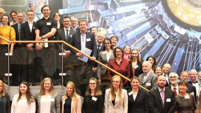 preisverleihung_2019_der_hochschulgesellschaft_teasercut_gruppenfoto_eva_tritschler_6020.jpg (DE)