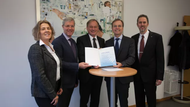 promintus-urkunde2016_300_eva_tritschler_20161024_3506.jpg (DE)