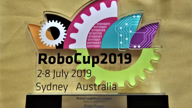 robocup2019_gewinnerplakette_foto_eva_tritschler_5729.jpg (DE)