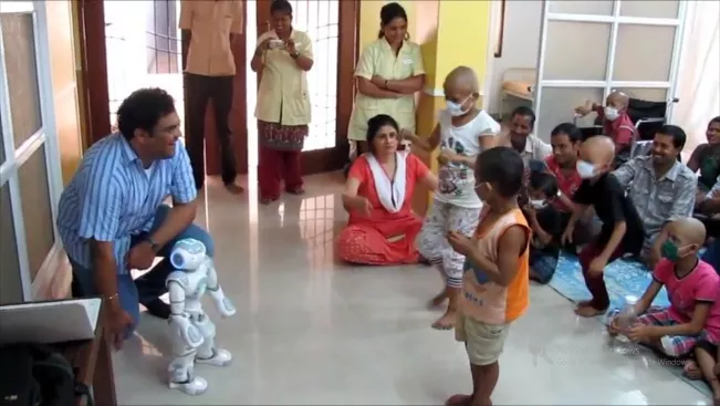 sasi_gade_mit_roboter_in_kinderheim.png (DE)