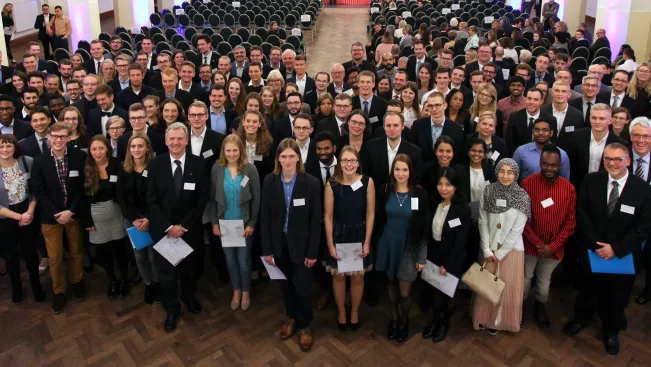 stipendienfeier_2018_alle_foto_yorck_weber_2018-12-05_3525.jpg (DE)